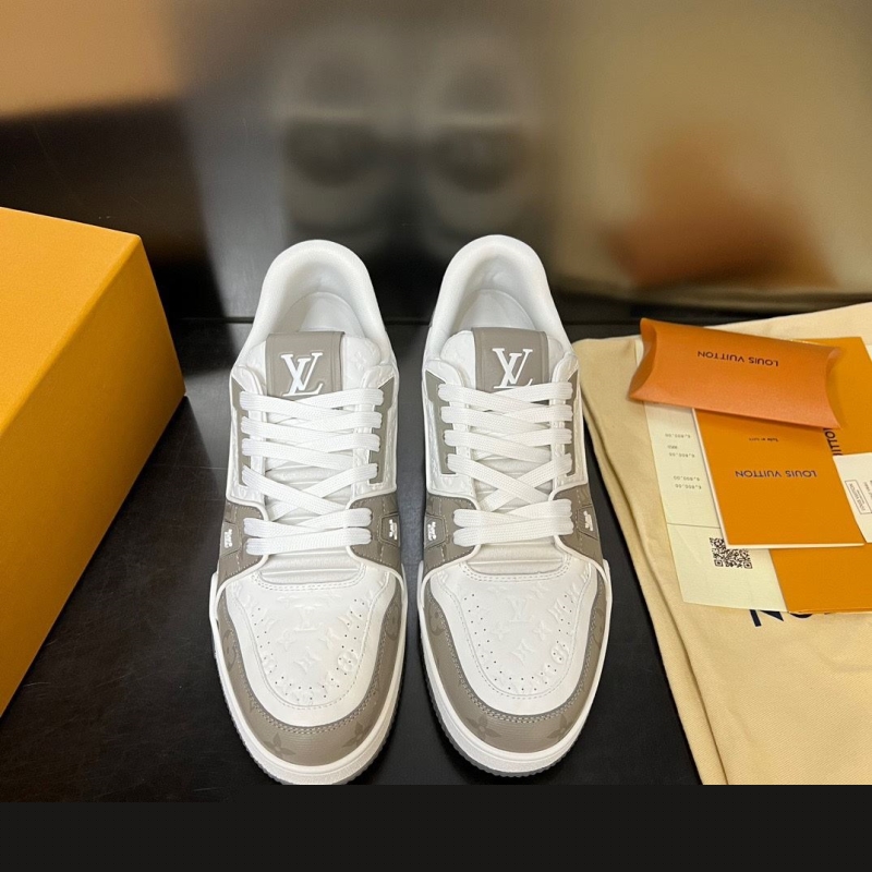 l**is V*t*n sneakers